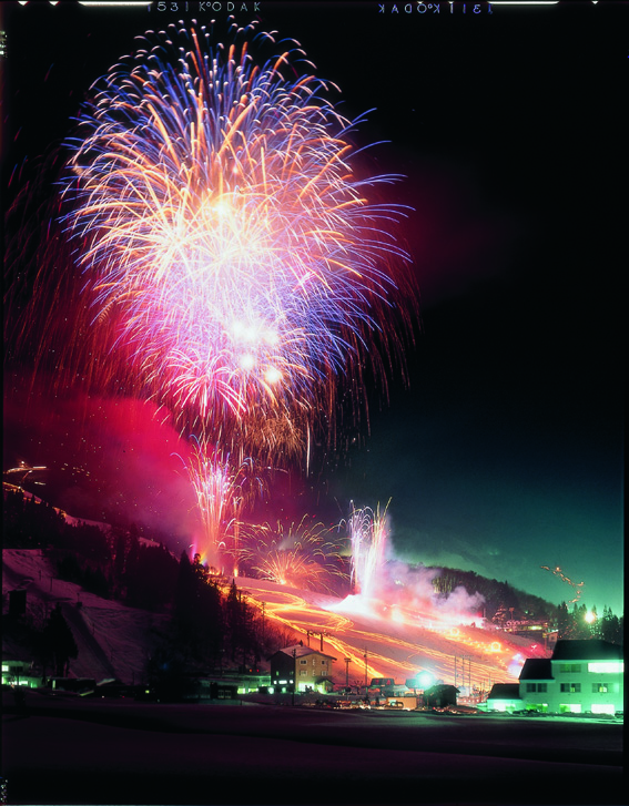 白馬八方尾根火祭り(例年2月中下旬に開催)